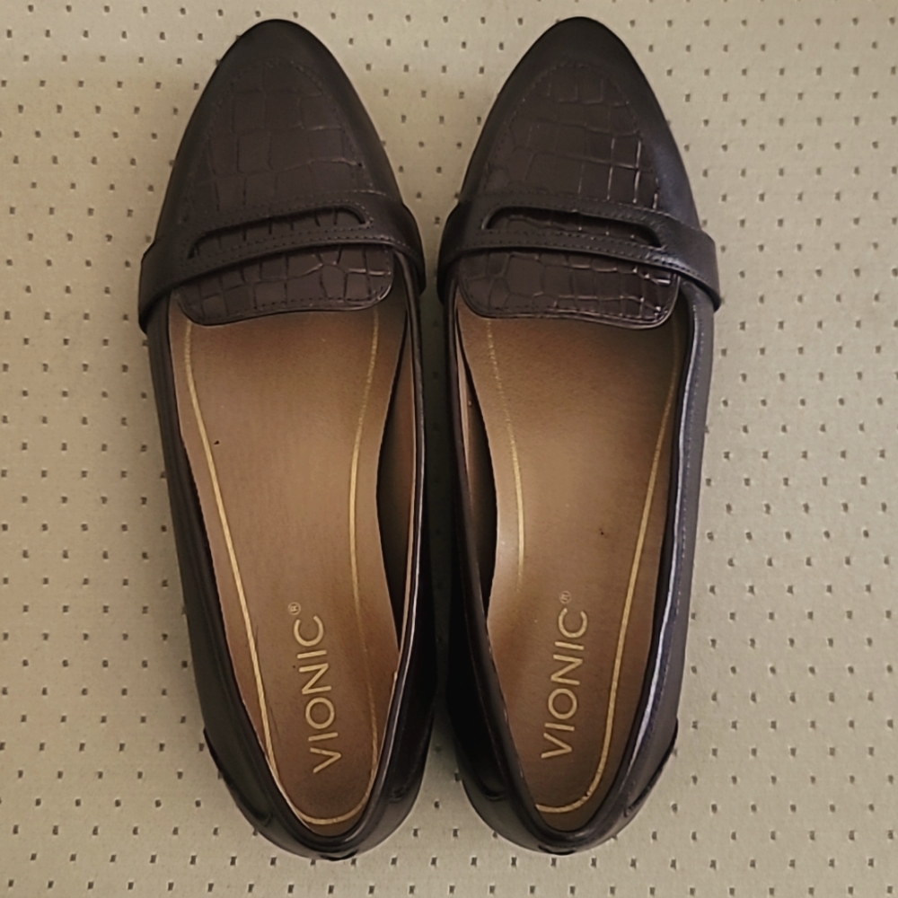 VIONIC Women's Size 6 Savannah Loafers Slip On Shoes Flats Brown Reptile Design